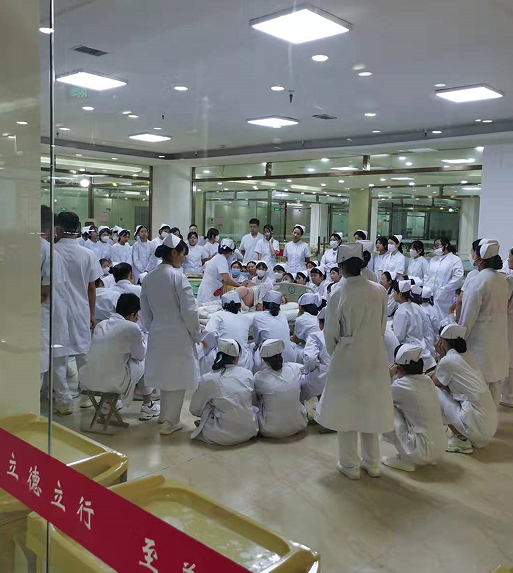 初中生可以學護士嗎？學護士是一個怎么樣的流程？
