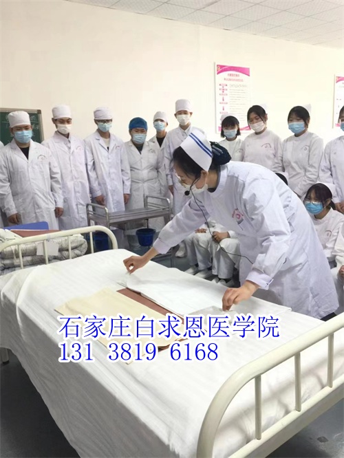石家莊白求恩醫(yī)學(xué)中專學(xué)校每周上多少節(jié)課？