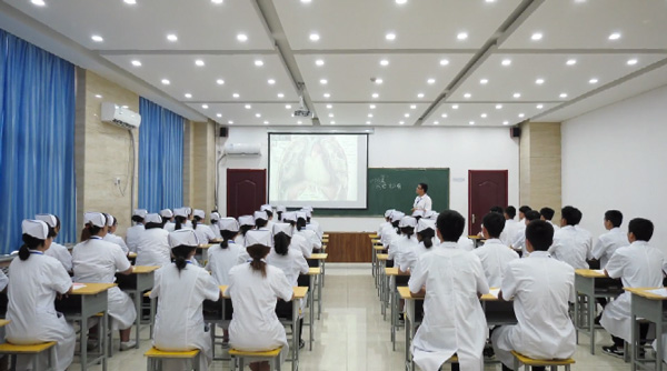 初三輟學(xué)的學(xué)生能否報(bào)考河北同仁醫(yī)學(xué)中等專業(yè)學(xué)校？